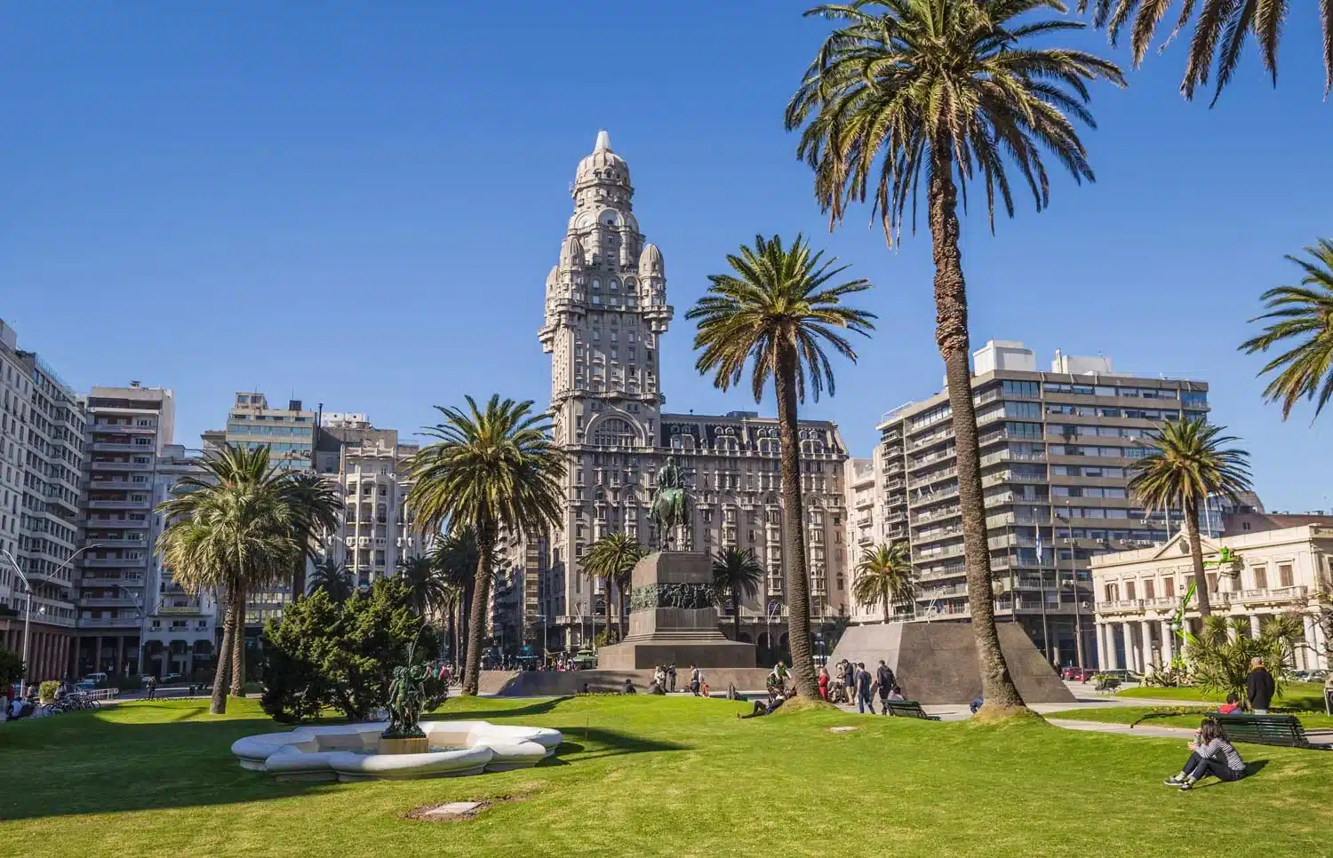 El Palacio Salvo: Un Ícono en el Horizonte de Montevideo