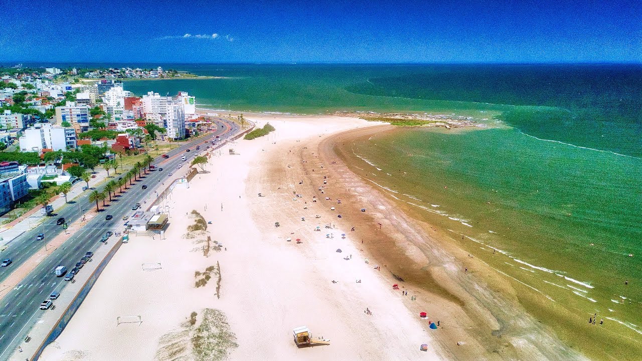 Playa Malvín: Un Tesoro en la Capital Uruguaya